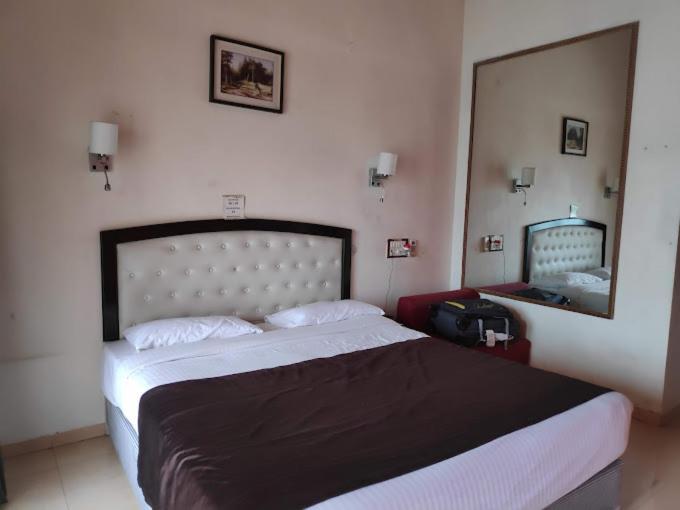 Whispering Woods Resort Lonavala Luaran gambar