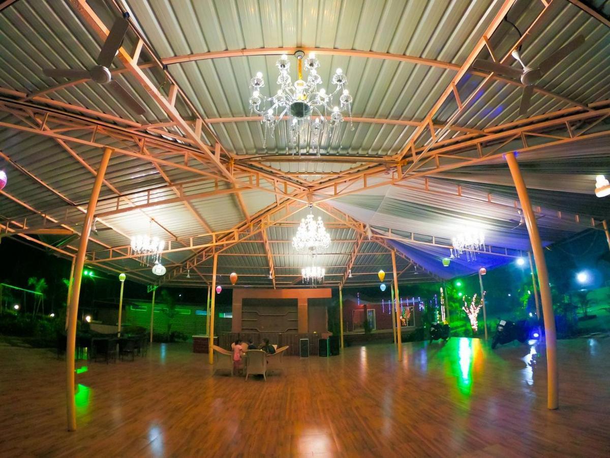 Whispering Woods Resort Lonavala Luaran gambar