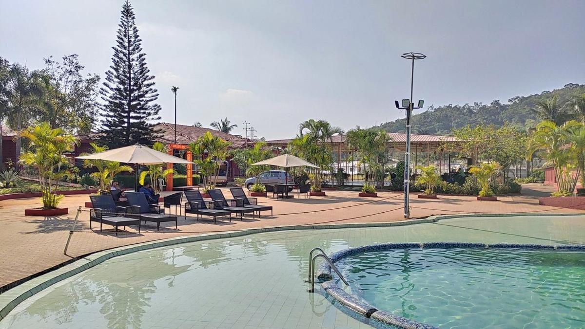 Whispering Woods Resort Lonavala Luaran gambar