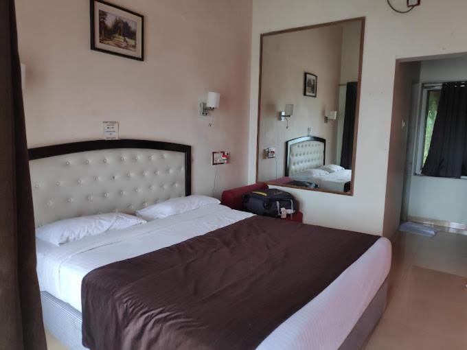 Whispering Woods Resort Lonavala Luaran gambar