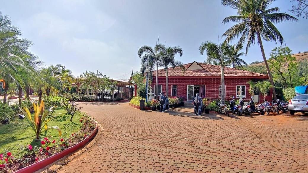 Whispering Woods Resort Lonavala Luaran gambar