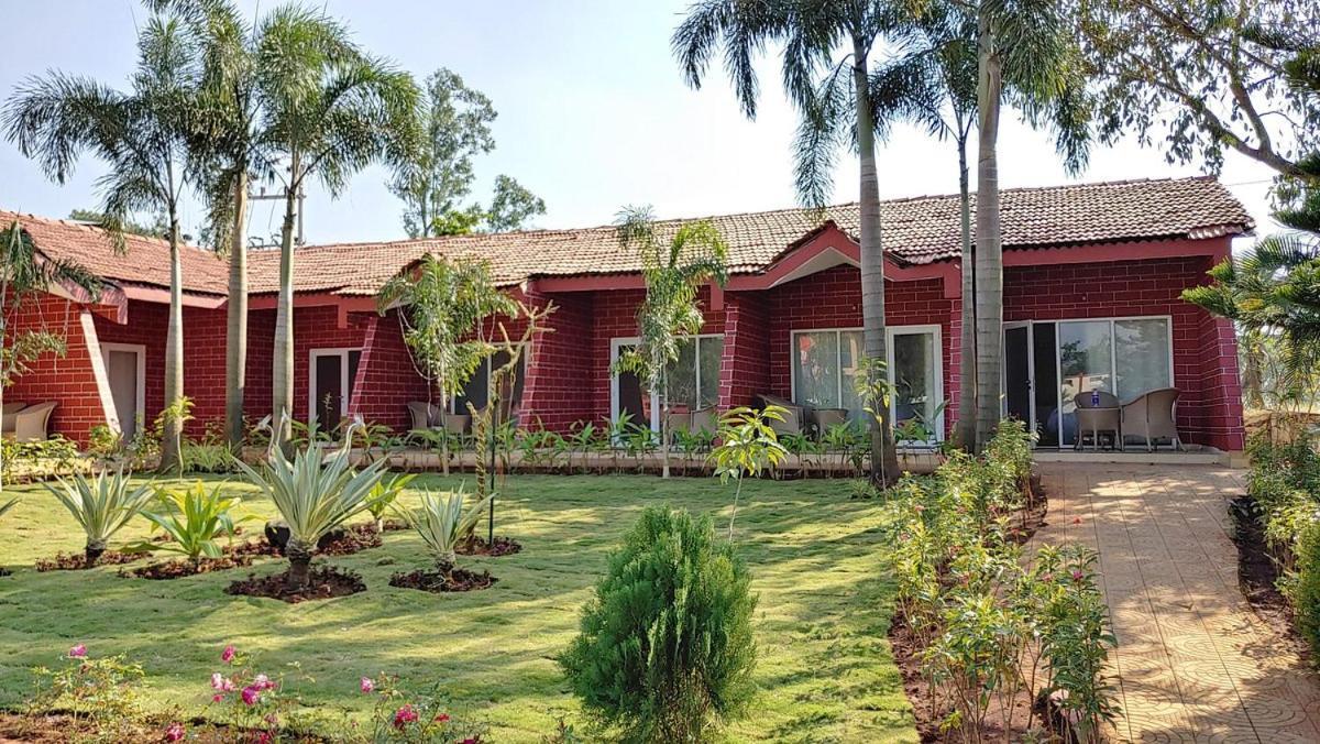 Whispering Woods Resort Lonavala Luaran gambar
